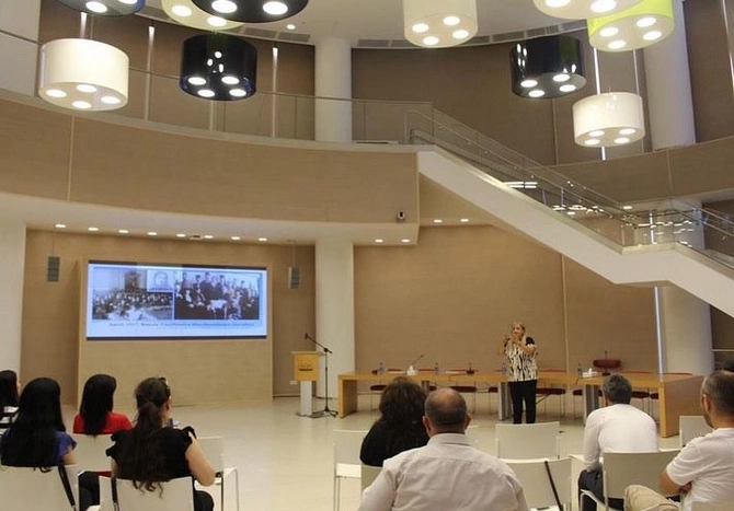 ADA-da “Publisistika və Köşə Yazarlığı” mövzusunda seminar keçirildi — FOTOLAR ADA-da “Publisistika və Köşə Yazarlığı” mövzusunda seminar keçirildi — FOTOLAR