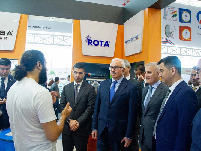 “Partners & Business” sərgi-konfransında əlilliyi olan şəxslərin əl işləri təqdim edilir — FOTOLAR “Partners & Business” sərgi-konfransında əlilliyi olan şəxslərin əl işləri təqdim edilir — FOTOLAR