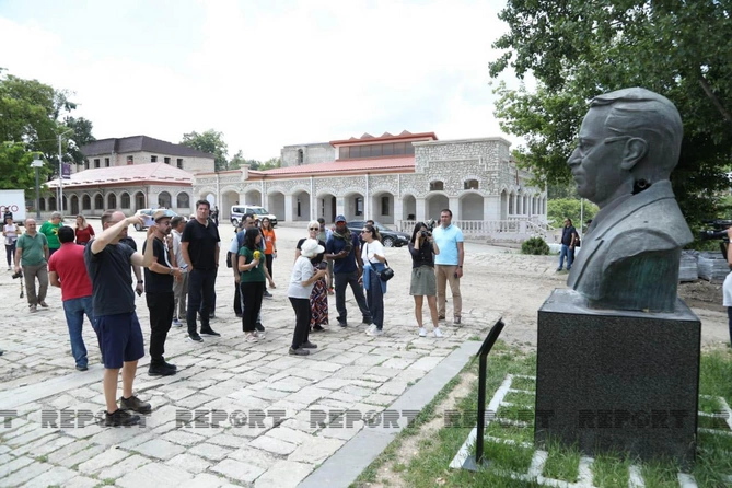 Xarici səyyahlar Şuşada — FOTOLAR Xarici səyyahlar Şuşada — FOTOLAR