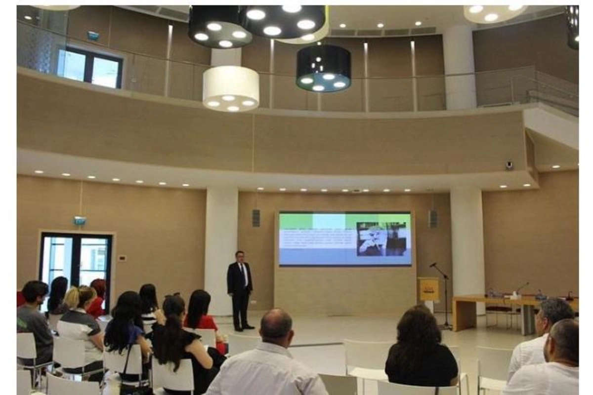 ADA-da “Publisistika və Köşə Yazarlığı” mövzusunda seminar keçirildi — FOTOLAR
