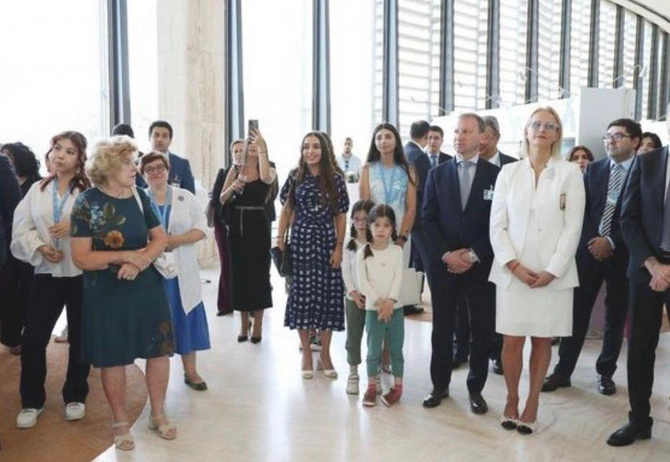 Leyla Əliyevanın təşəbbüsü ilə Cenevrədə “Su altında üzən Simurq” xalçası təqdim edildi — FOTOLAR