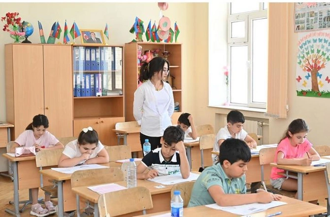 Qarabağla bağlı müəyyən dərs proqramları hazırlanmalıdır — RƏYLƏR Qarabağla bağlı müəyyən dərs proqramları hazırlanmalıdır — RƏYLƏR