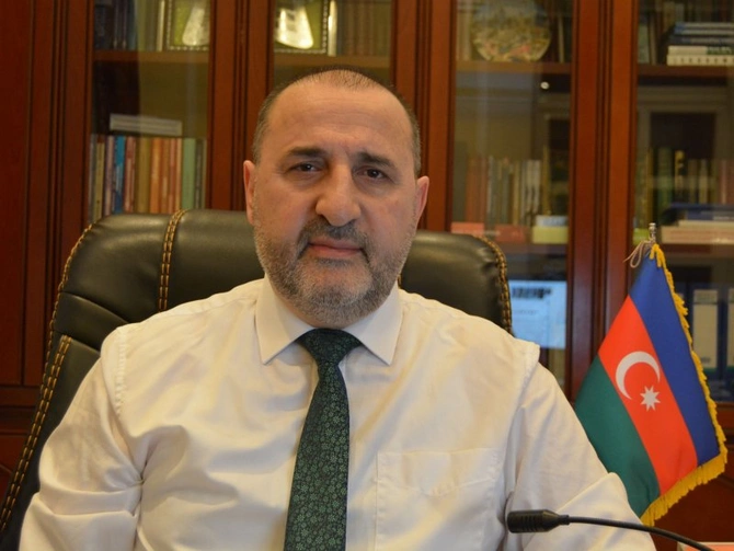 Sabiq deputat kreslosuna usta axtarır — FOTO