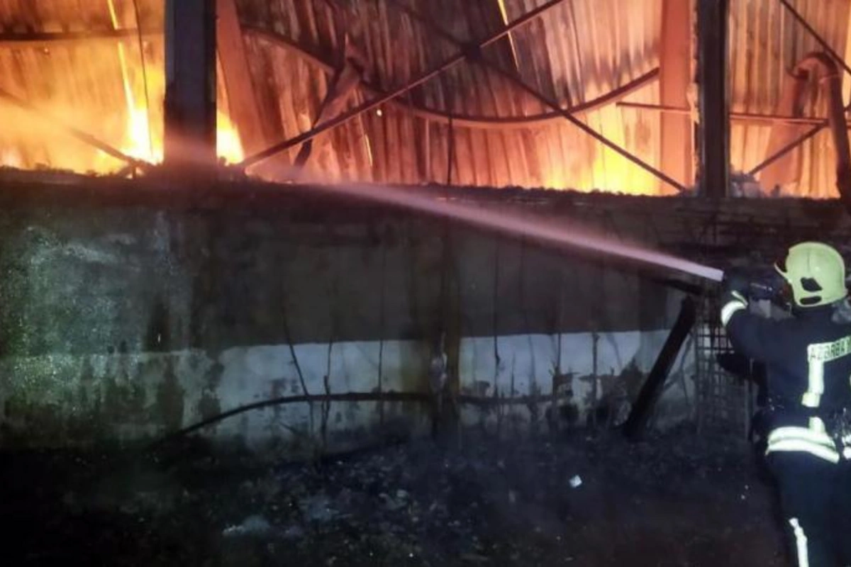 Bakıda avtomobil təmiri sexində yanğın başladı