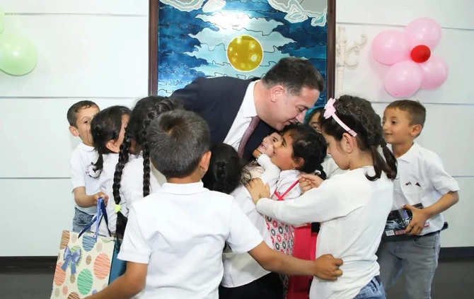 “Yerdə ulduzlar” 1 iyunda “Xəzər Media Mərkəzi”ndə qonaq oldular — FOTOLAR “Yerdə ulduzlar” 1 iyunda “Xəzər Media Mərkəzi”ndə qonaq oldular — FOTOLAR