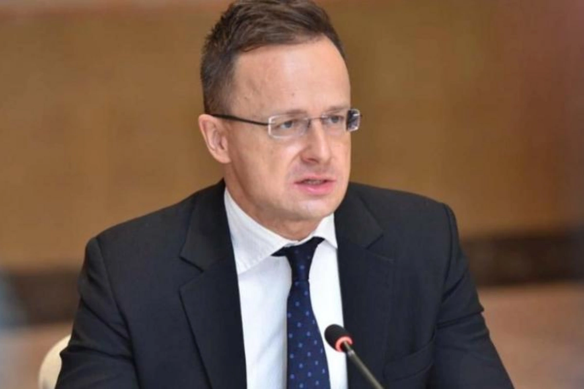 Macarıstanın xarici işlər naziri Azərbaycana gəldi