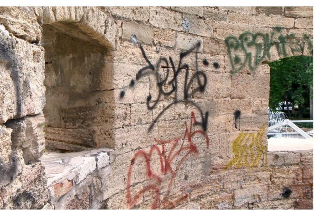 İçərişəhərdə qala divarları yazanları hansı cəzalar gözləyir? — FOTOLAR