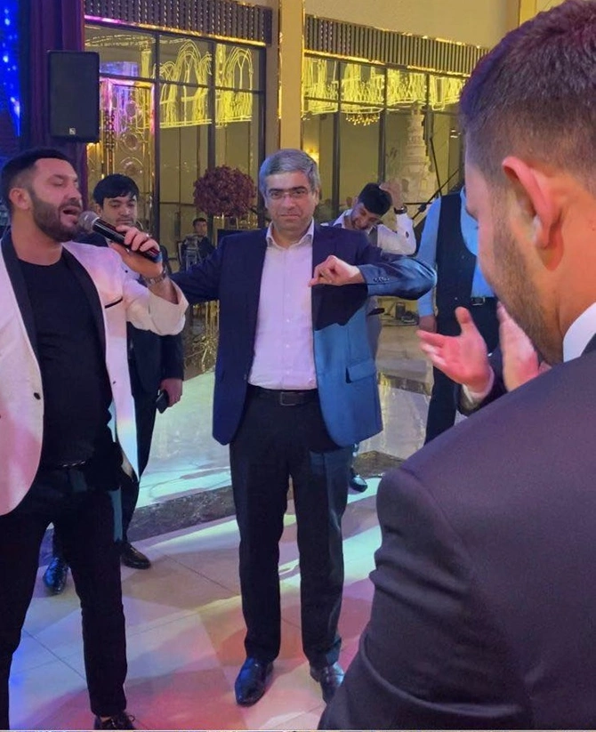 SON DƏQİQƏ: Nazir müavini erməni əsirliyində qalmış qazimizin toyunda — FOTOLAR (EKSKLÜZİV) SON DƏQİQƏ: Nazir müavini erməni əsirliyində qalmış qazimizin toyunda — FOTOLAR (EKSKLÜZİV)