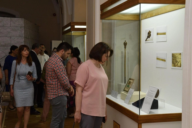 Pənahəli xan Cavanşirin başdaşı bərpadan sonra ilk dəfə nümayiş olundu — FOTOLAR
