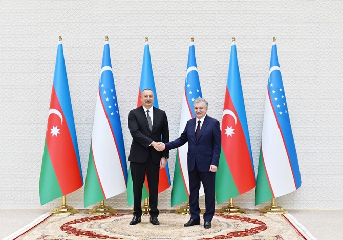 İlham Əliyevlə Şavkat Mirziyoyevin məhdud tərkibdə görüşü oldu — FOTOLAR