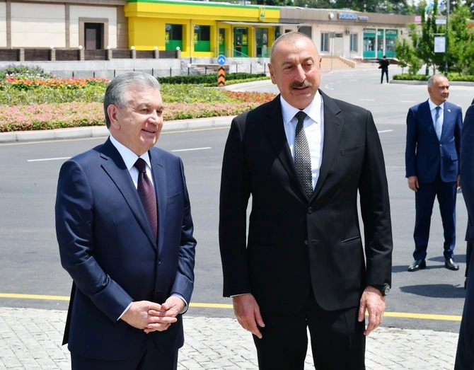 İlham Əliyev və Şavkat Mirziyoyev Daşkənddə Heydər Əliyev Meydanının açılışını etdilər — YENİLƏNİB
