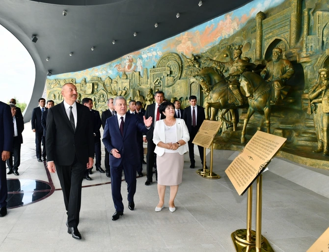 İlham Əliyev Daşkənddə Müstəqillik abidəsini ziyarət etdi — YENİLƏNİB