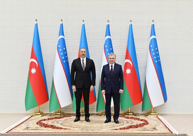 İlham Əliyevlə Şavkat Mirziyoyevin məhdud tərkibdə görüşü oldu — FOTOLAR