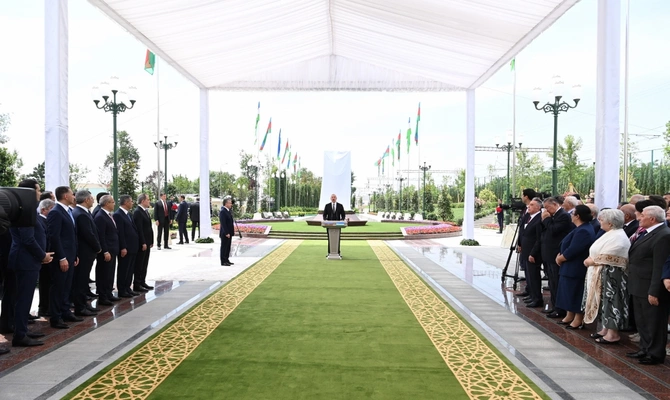 İlham Əliyev və Şavkat Mirziyoyev Daşkənddə Heydər Əliyev Meydanının açılışını etdilər — YENİLƏNİB