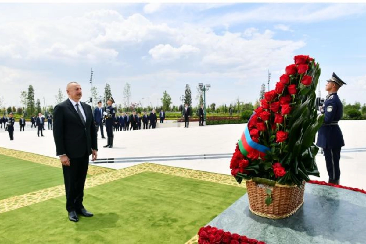 İlham Əliyev Daşkənddə Müstəqillik abidəsini ziyarət etdi — YENİLƏNİB
