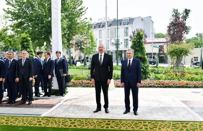 İlham Əliyev və Şavkat Mirziyoyev Daşkənddə Heydər Əliyev Meydanının açılışını etdilər — YENİLƏNİB