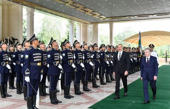 İlham Əliyevin Daşkənddə rəsmi qarşılanma mərasimi oldu — FOTOLAR İlham Əliyevin Daşkənddə rəsmi qarşılanma mərasimi oldu — FOTOLAR