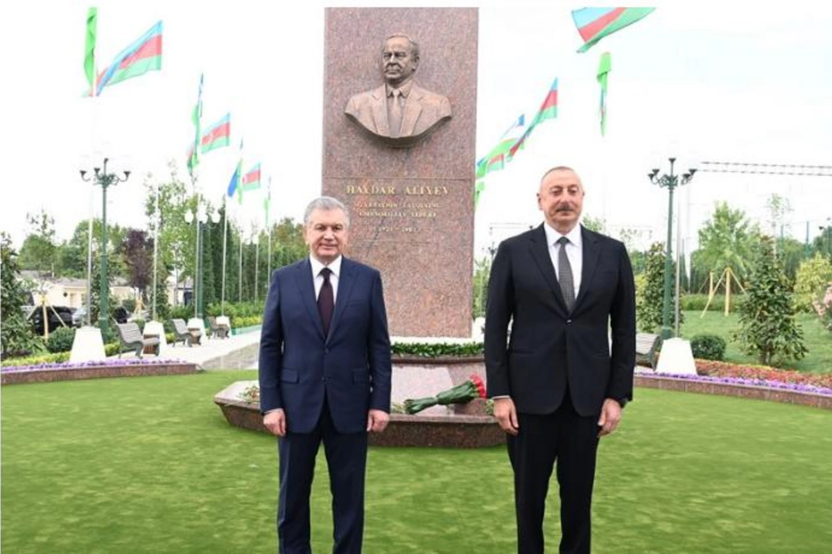 İlham Əliyev və Şavkat Mirziyoyev Daşkənddə Heydər Əliyev Meydanının açılışını etdilər — YENİLƏNİB