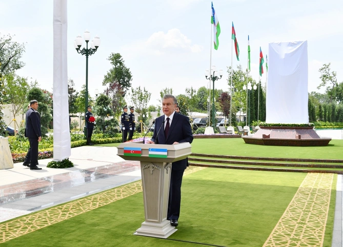İlham Əliyev və Şavkat Mirziyoyev Daşkənddə Heydər Əliyev Meydanının açılışını etdilər — YENİLƏNİB