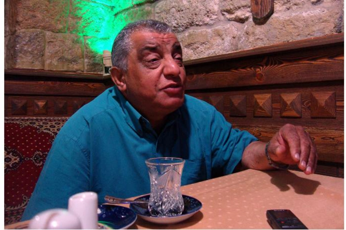 Xeyrəddin Qoca: “Saqqallı gədələr, küçə qızları kafelərə dolub”
