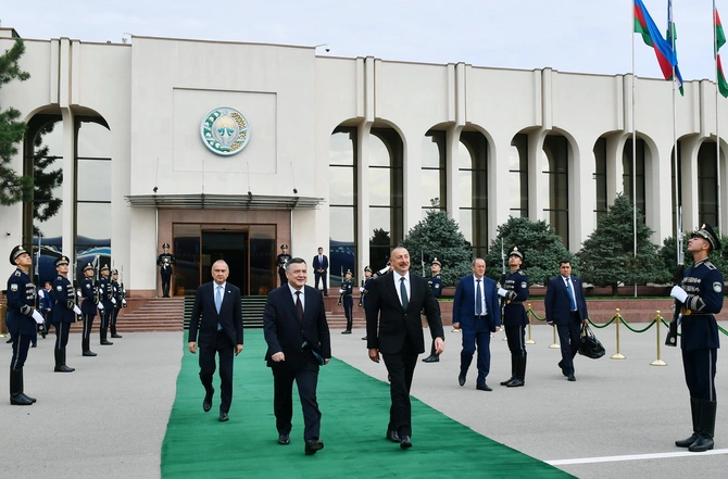 İlham Əliyev Daşkənddən Ürgənc şəhərinə yola düşdü — FOTO İlham Əliyev Daşkənddən Ürgənc şəhərinə yola düşdü — FOTO