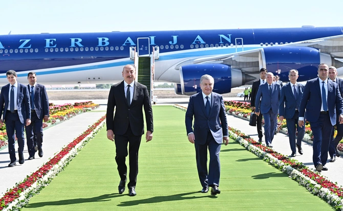 Prezident Özbəkistanın Ürgənc şəhərinə getdi — FOTOLAR