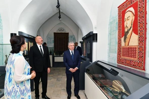 Prezidentlər İçan-Qala Dövlət Tarixi Memarlıq Muzeyi ilə tanış oldular — YENİLƏNİB