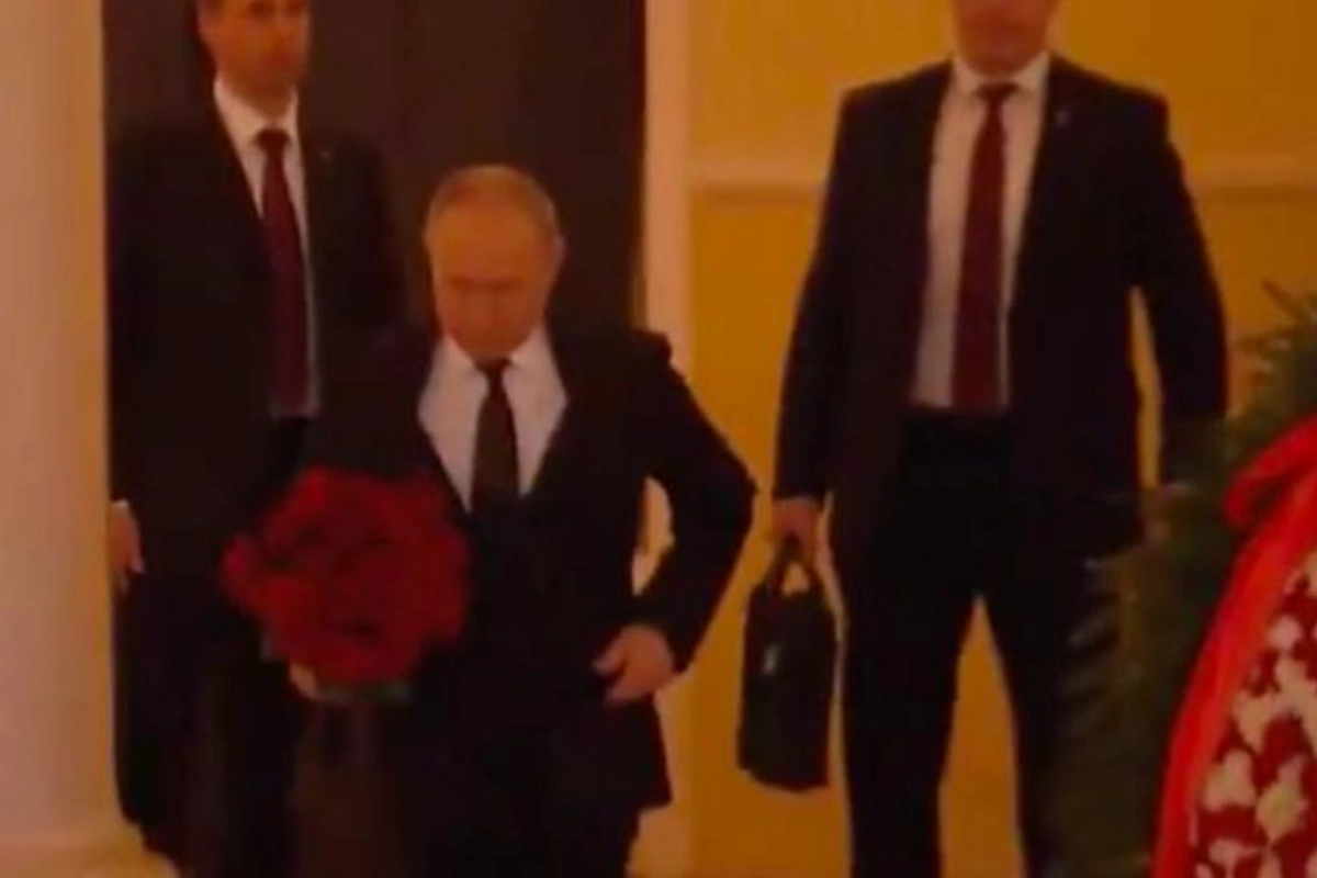 Putinin “nüvə çamadanı”nı daşıyan mühafizəçi başından vurulmuş vəziyyətdə tapılıb