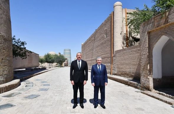 Prezidentlər İçan-Qala Dövlət Tarixi Memarlıq Muzeyi ilə tanış oldular — YENİLƏNİB