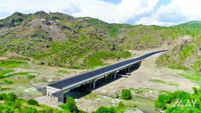 Laçına daxil olmadan yeni avtomobil yolunun asfaltlanmasına başlanıldı — FOTOLAR