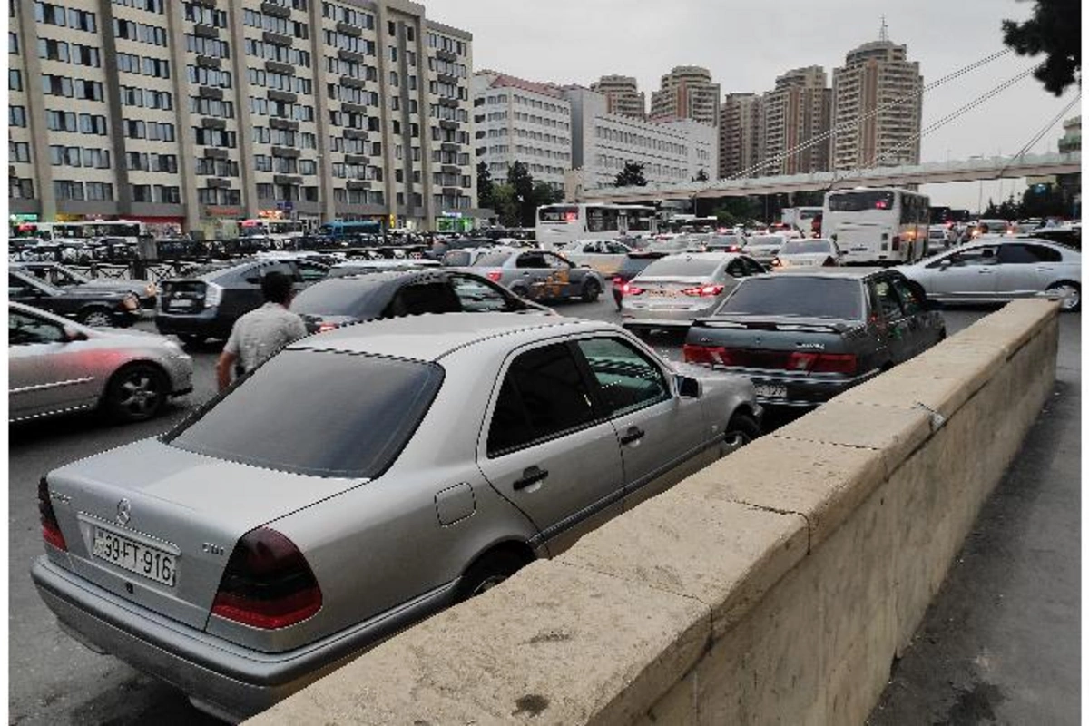Paytaxtda tıxac olan yollar açıqlandı — SON DƏQİQƏ