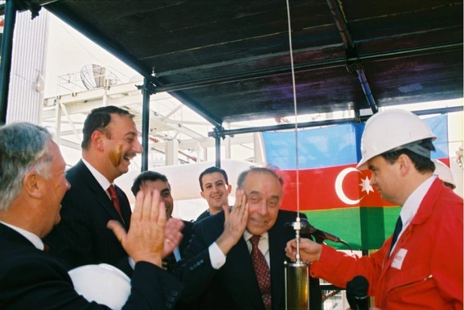 Böyük Yolun davamının uğurlu nəticəsi bugünkü qalib Azərbaycandır — FOTOLAR