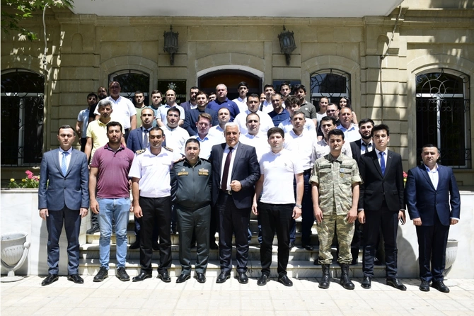 Xarıbülbül qoxulu Silahlı Qüvvələr Günü... — FOTOLAR