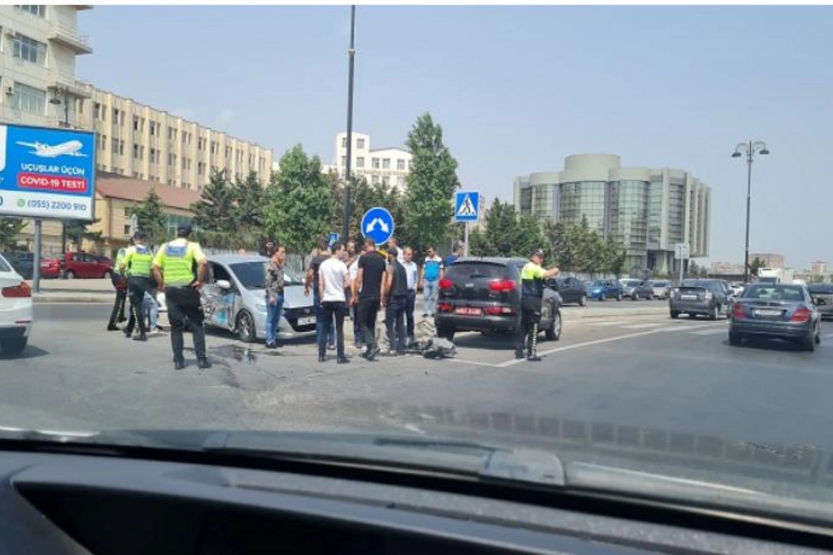 Bakıda Türkiyə səfirliyinin avtomobili qəzaya düşdü — FOTOLAR