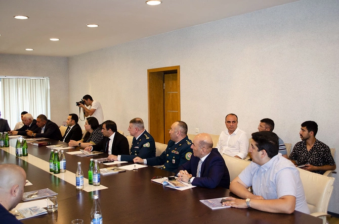 “Poliqon” jurnalının 10 illik yubileyində jurnalist Rəşad Süleymanovun xatirəsi anıldı — FOTOLAR “Poliqon” jurnalının 10 illik yubileyində jurnalist Rəşad Süleymanovun xatirəsi anıldı — FOTOLAR