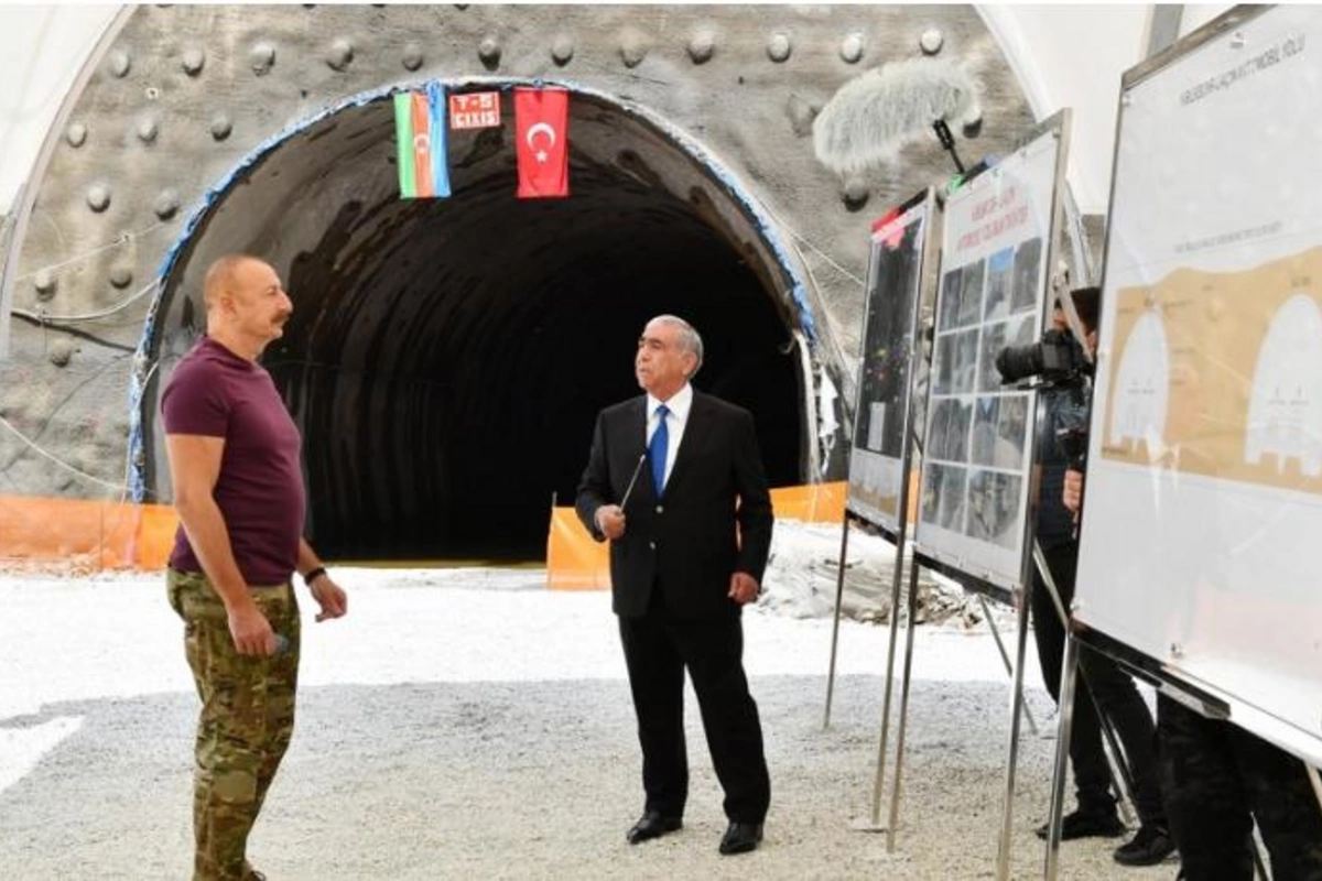 Prezident Toğanalı-Kəlbəcər avtomobil yolunun tikintisi ilə tanış oldu — YENİLƏNİB