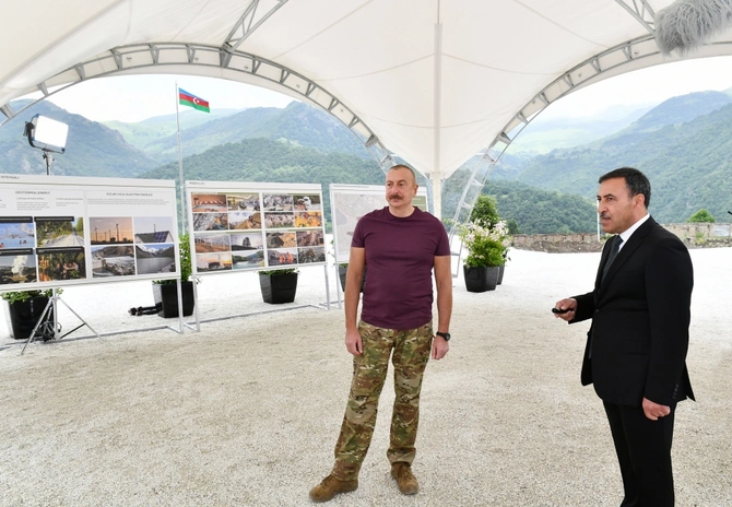 Prezidentə Kəlbəcərin baş planı təqdim edildi — FOTOLAR