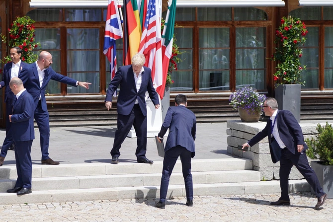 G7 liderlərinin Alp dağlarında görüşündən maraqlı FOTOLAR