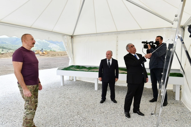 İlham Əliyev Laçın Beynəlxalq Hava Limanının tikintisi ilə tanış oldu — FOTOLAR