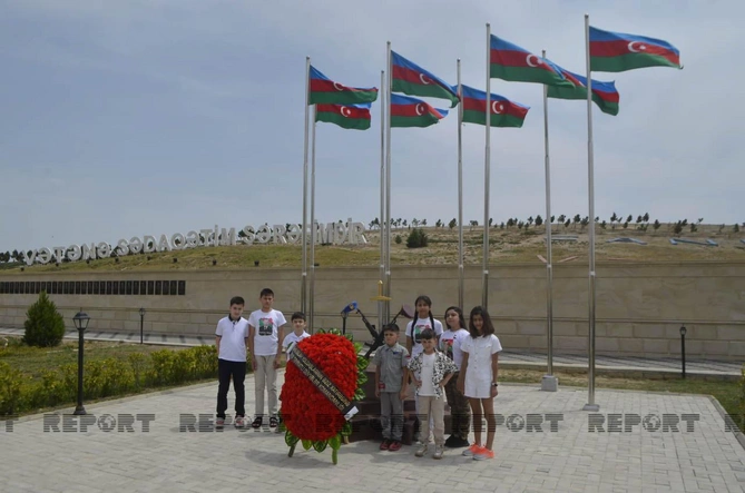 Hikmət Mirzəyev şəhid övladları ilə görüşdü — FOTOLAR Hikmət Mirzəyev şəhid övladları ilə görüşdü — FOTOLAR