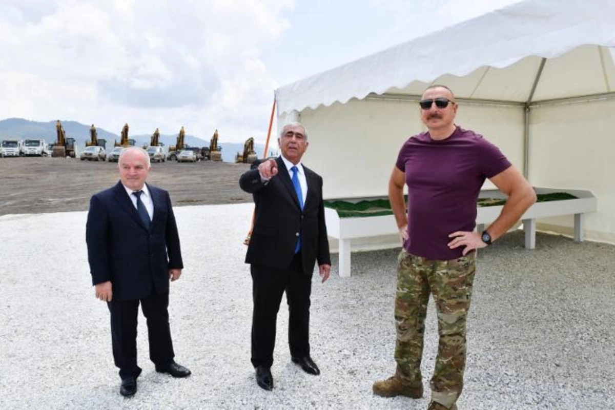 İlham Əliyev Laçın Beynəlxalq Hava Limanının tikintisi ilə tanış oldu — FOTOLAR