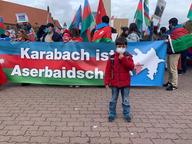 8 yaşlı azərbaycanlı Almaniyada erməniyə qalib gəldi — FOTOLAR