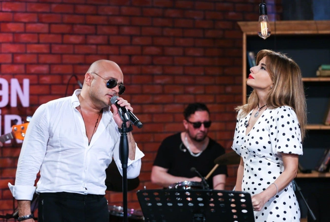 Miri Yusif konsertdən əvvəl sevənlərini xoş ifalarına qonaq etdi — VİDEO Miri Yusif konsertdən əvvəl sevənlərini xoş ifalarına qonaq etdi — VİDEO