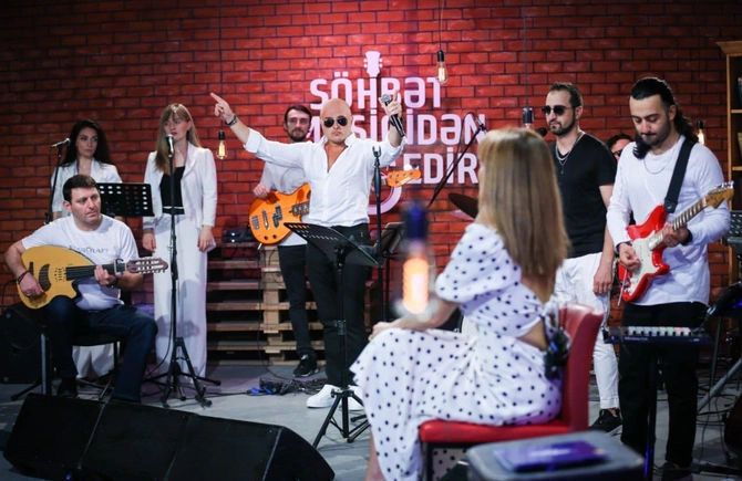 Miri Yusif konsertdən əvvəl sevənlərini xoş ifalarına qonaq etdi — VİDEO Miri Yusif konsertdən əvvəl sevənlərini xoş ifalarına qonaq etdi — VİDEO