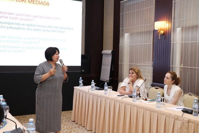 Mediada gender bərabərliyi və peşəkarlıq mövzusunda təlim keçirildi — FOTOLAR