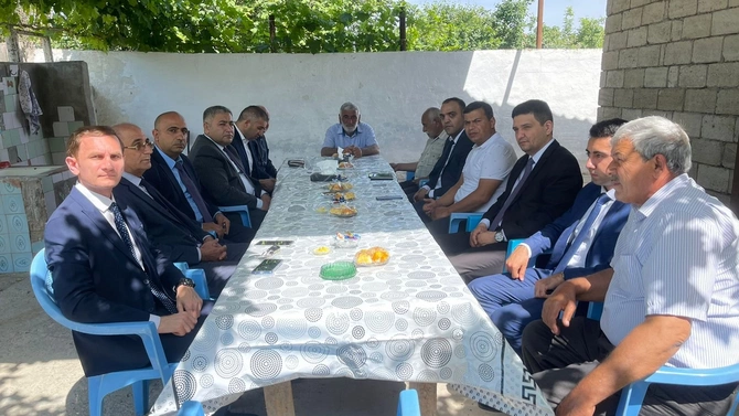 Vətən Müharibəsi şəhidinin məzarı ziyarət olundu — FOTOLAR Vətən Müharibəsi şəhidinin məzarı ziyarət olundu — FOTOLAR
