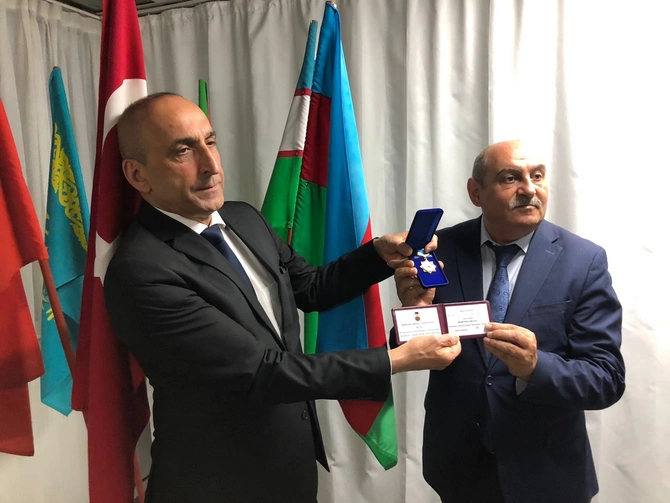 Rauf Zeyni AAK-ın xatirə medalı ilə təltif olundu — FOTOLAR Rauf Zeyni AAK-ın xatirə medalı ilə təltif olundu — FOTOLAR