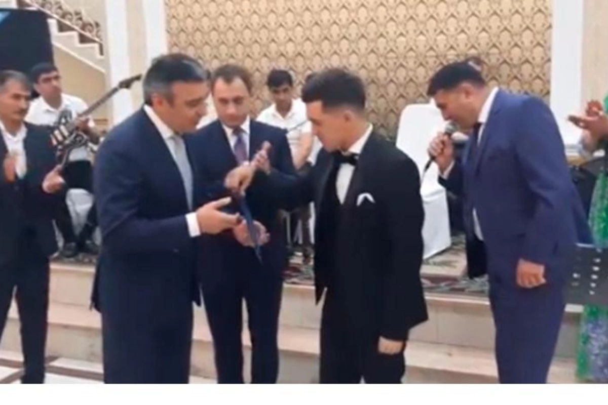 Nazir müavini qazinin toyunda ona mənzil hədiyyə etdi — FOTO ( VİDEO)