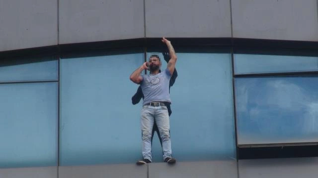 İş tapa bilməyən şəxs bu yola əl atdı — FOTO