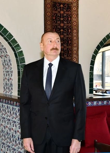 İlham Əliyev və Mehriban Əliyeva “Şərq Bazarı” kompleksinin açılışında — FOTOLAR İlham Əliyev və Mehriban Əliyeva “Şərq Bazarı” kompleksinin açılışında — FOTOLAR